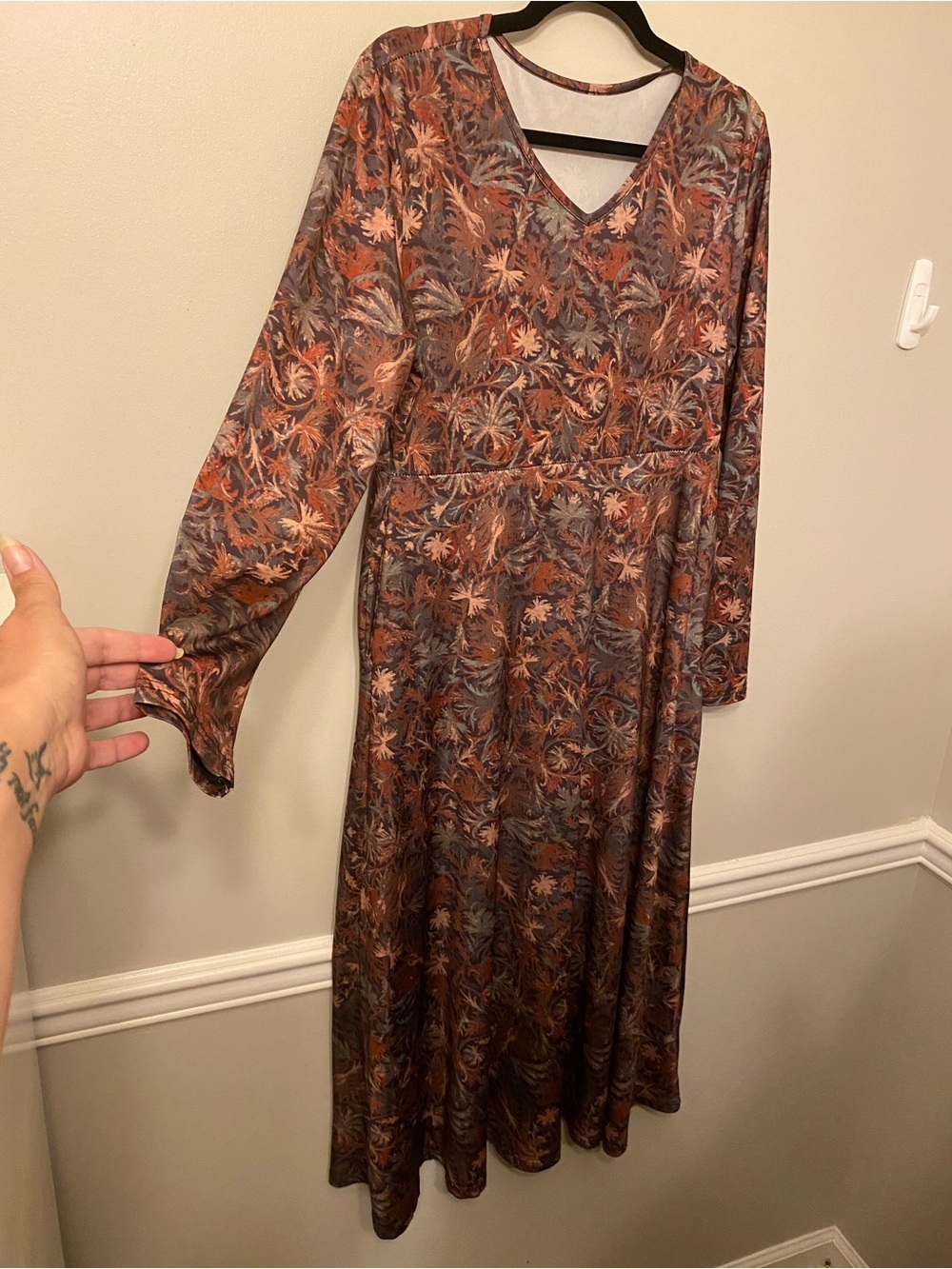 Long Sleeve V-Neck Floral Midi Dress in Rust Tones